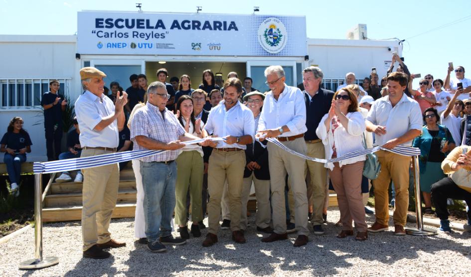 Inauguración de la Escuela Agraria de Carlos Reyles 